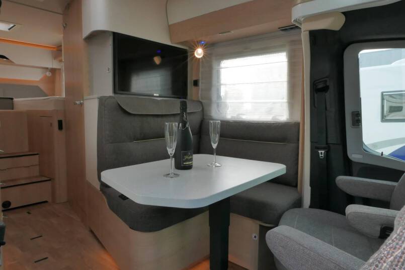 Hymer BMCT-580 9G AUTOMAAT 177 pk, LEVELSYSTEEM, Mercedes 24