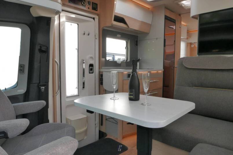 Hymer BMCT-580 9G AUTOMAAT 177 pk, LEVELSYSTEEM, Mercedes 25