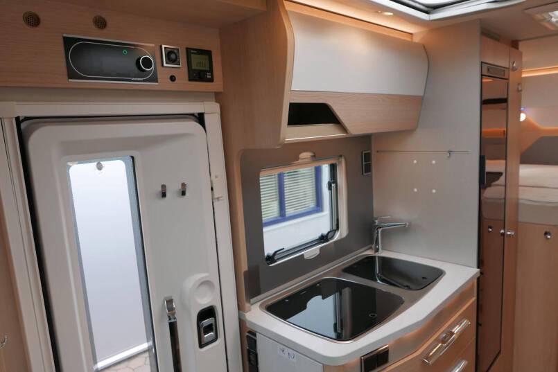 Hymer BMCT-580 9G AUTOMAAT 177 pk, LEVELSYSTEEM, Mercedes 30