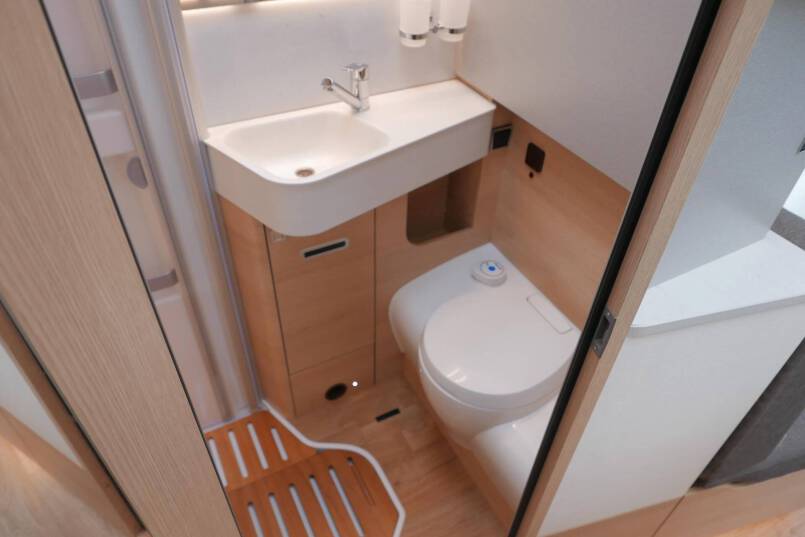 Hymer BMCT-580 9G AUTOMAAT 177 pk, LEVELSYSTEEM, Mercedes 36