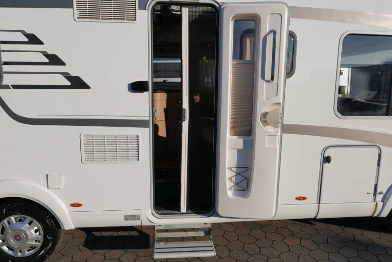 Hymer B 598 Queensbed, ruime indeling, 11