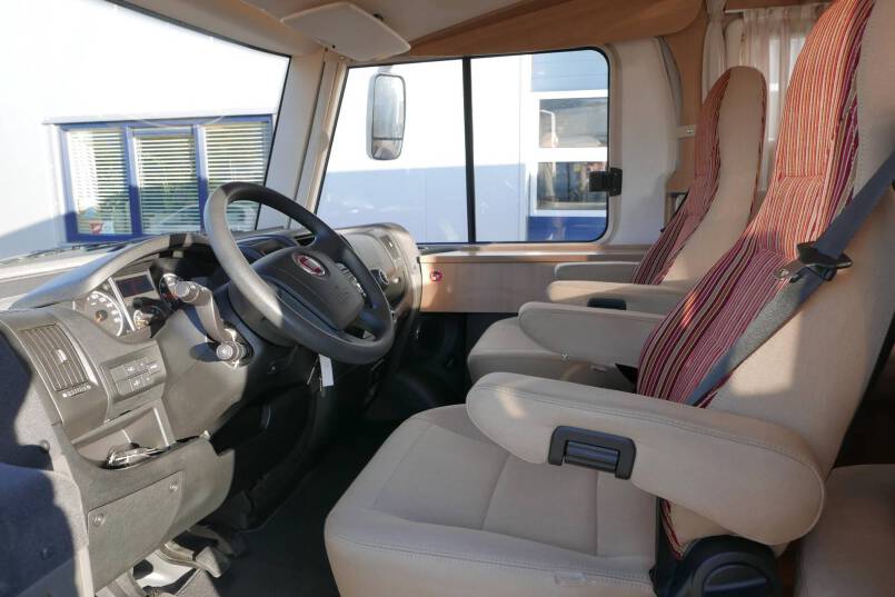 Hymer B 598 Queensbed, ruime indeling, 15