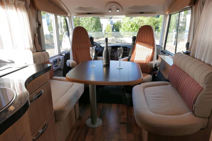 Hymer B 598 Queensbed, ruime indeling, 18