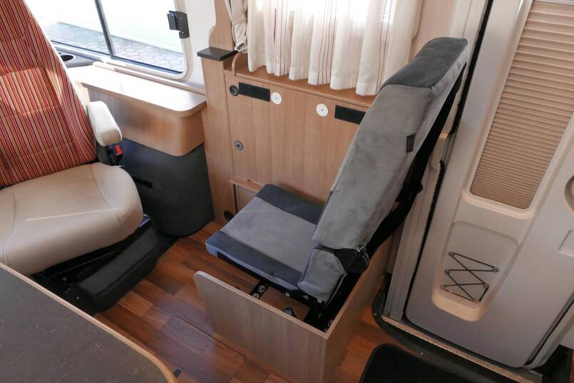 Hymer B 598 Queensbed, ruime indeling, 22