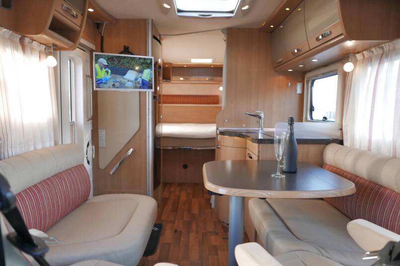 Hymer B 598 Queensbed, ruime indeling, 24
