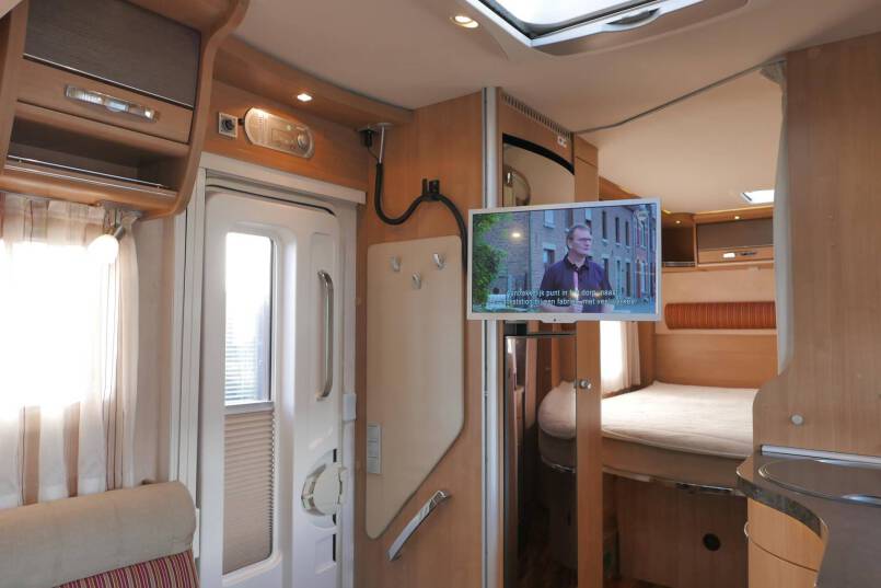 Hymer B 598 Queensbed, ruime indeling, 25