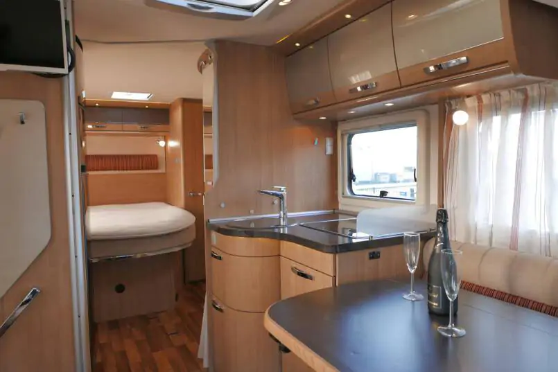 Hymer B 598 Queensbed, ruime indeling, 26