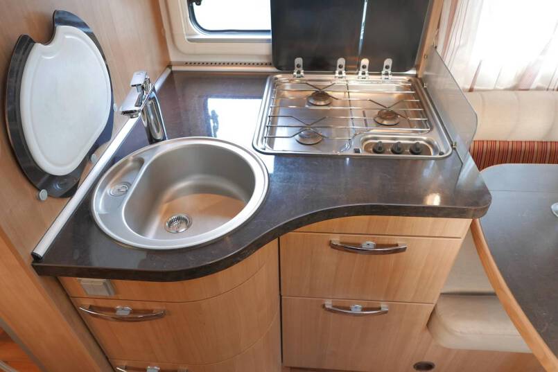 Hymer B 598 Queensbed, ruime indeling, 28