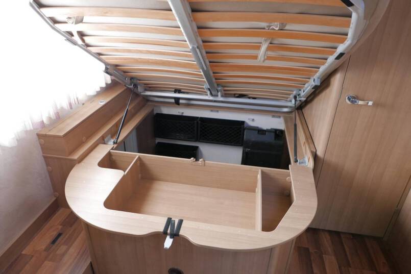 Hymer B 598 Queensbed, ruime indeling, 32