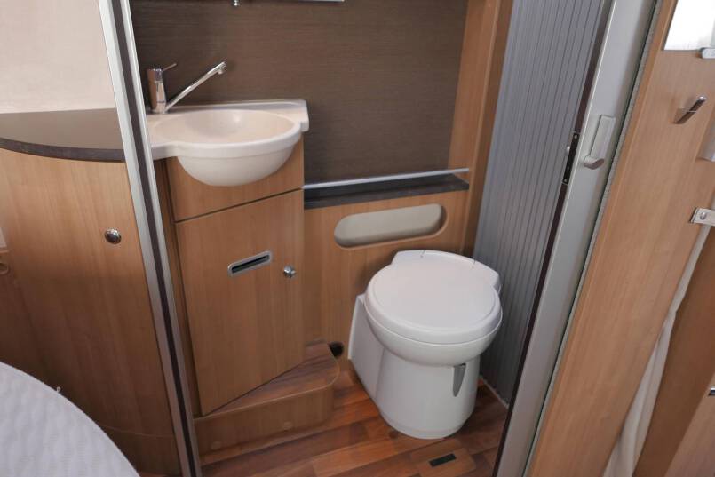 Hymer B 598 Queensbed, ruime indeling, 36