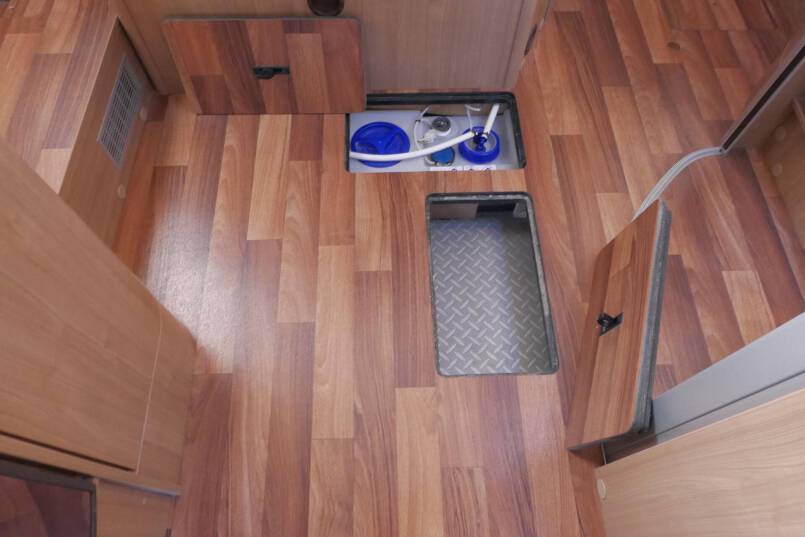 Hymer B 598 Queensbed, ruime indeling, 39