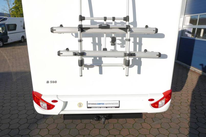 Hymer B 598 Queensbed, ruime indeling, 8