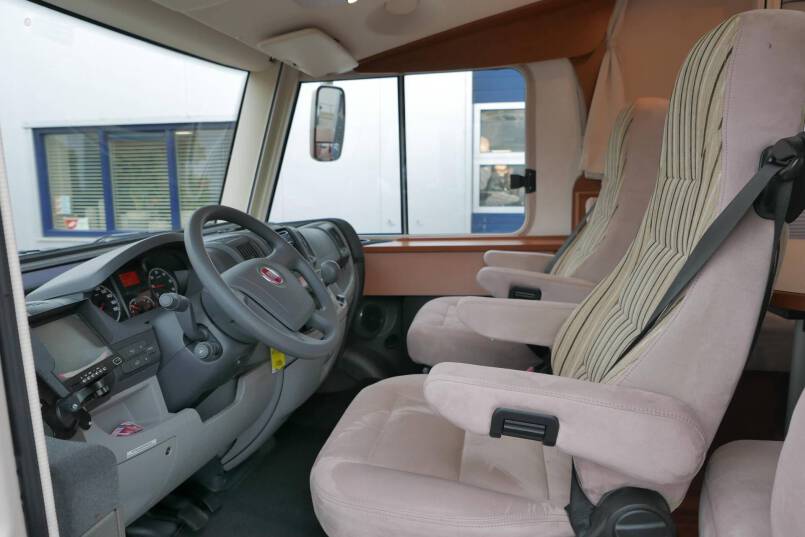 Hymer B 694 Champagne 3.0 158 PK, 28.650 km, ruime indeling. 16