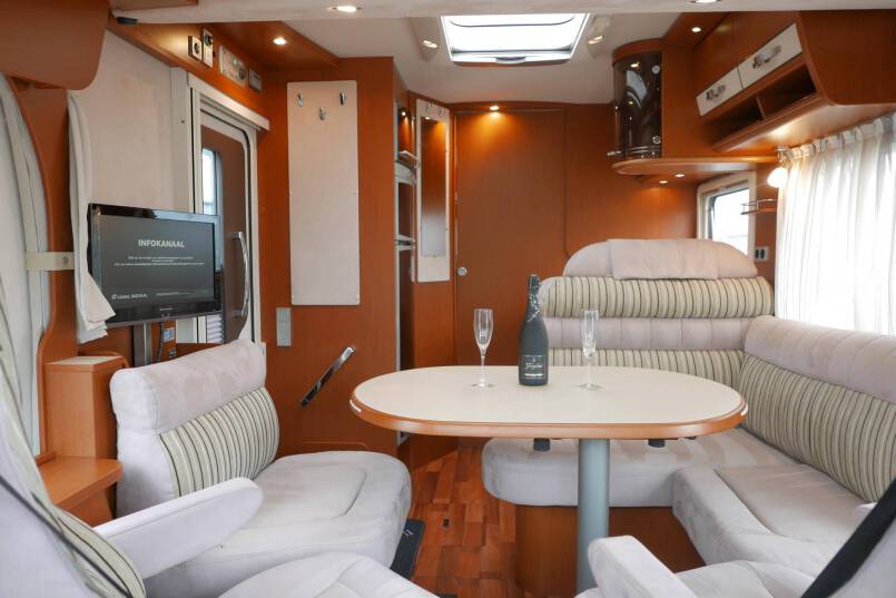 Hymer B 694 Champagne 3.0 158 PK, 28.650 km, ruime indeling. 23
