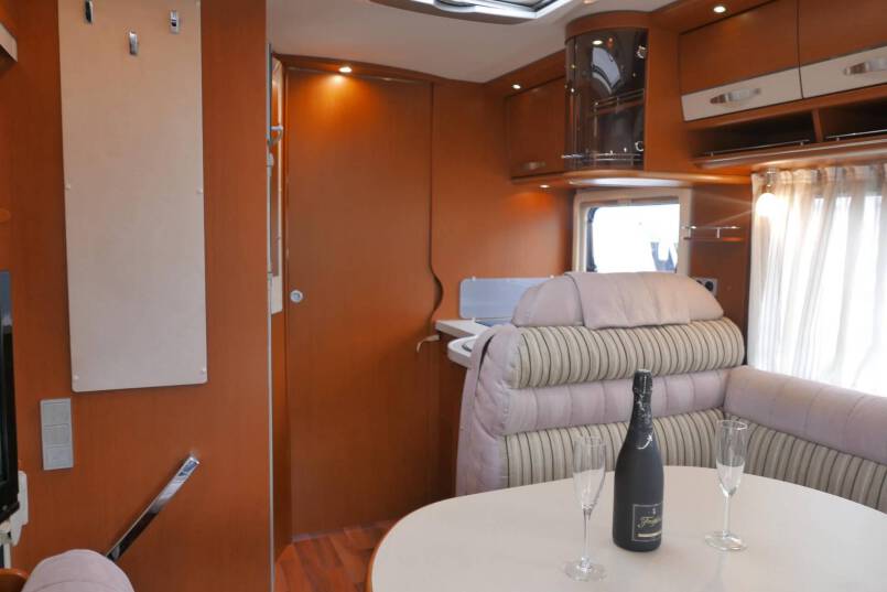 Hymer B 694 Champagne 3.0 158 PK, 28.650 km, ruime indeling. 24