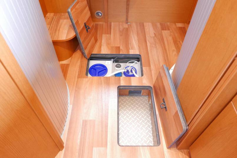 Hymer B 694 Champagne 3.0 158 PK, 28.650 km, ruime indeling. 38