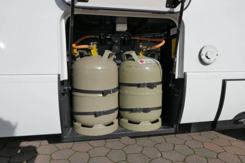 Hymer BMC-T 680 lage bedden 9G AUTOMAAT 177 pk, AL-KO Maxi 14