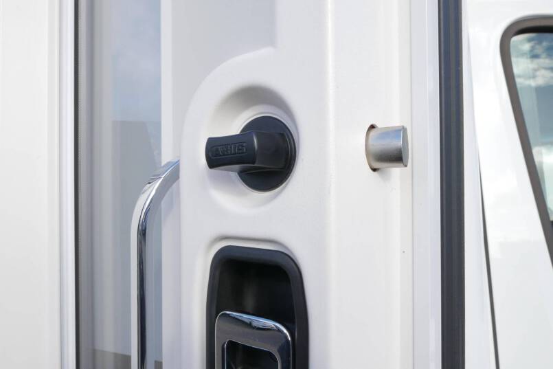 Hymer BMC-T 680 lage bedden 9G AUTOMAAT 177 pk, AL-KO Maxi 17