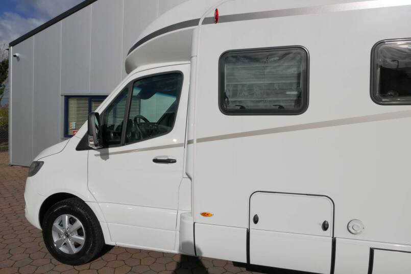 Hymer BMC-T 680 lage bedden 9G AUTOMAAT 177 pk, AL-KO Maxi 18