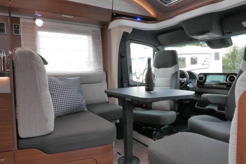 Hymer BMC-T 680 lage bedden 9G AUTOMAAT 177 pk, AL-KO Maxi 26