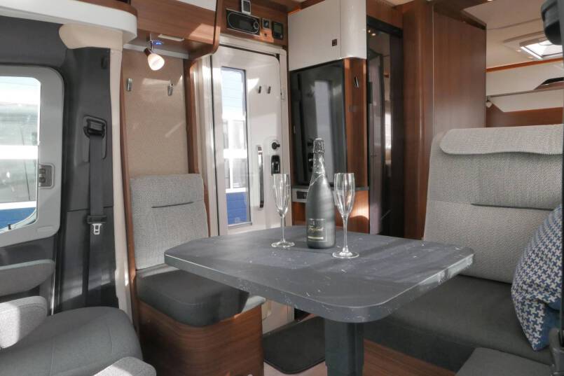 Hymer BMC-T 680 lage bedden 9G AUTOMAAT 177 pk, AL-KO Maxi 28