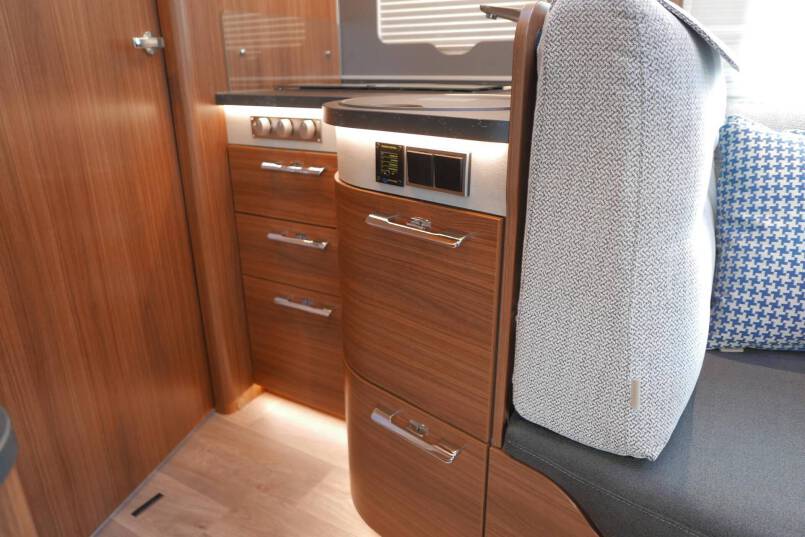 Hymer BMC-T 680 lage bedden 9G AUTOMAAT 177 pk, AL-KO Maxi 34