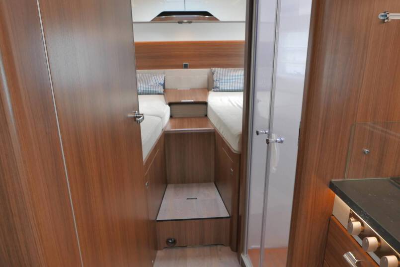 Hymer BMC-T 680 lage bedden 9G AUTOMAAT 177 pk, AL-KO Maxi 37