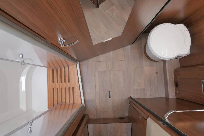Hymer BMC-T 680 lage bedden 9G AUTOMAAT 177 pk, AL-KO Maxi 45
