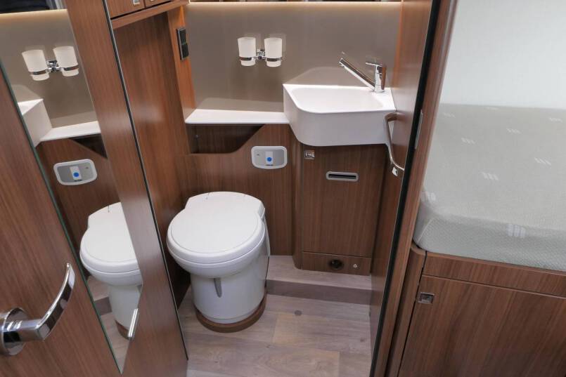 Hymer BMC-T 680 lage bedden 9G AUTOMAAT 177 pk, AL-KO Maxi 46