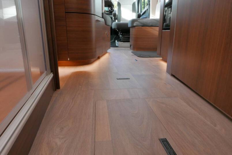 Hymer BMC-T 680 lage bedden 9G AUTOMAAT 177 pk, AL-KO Maxi 48