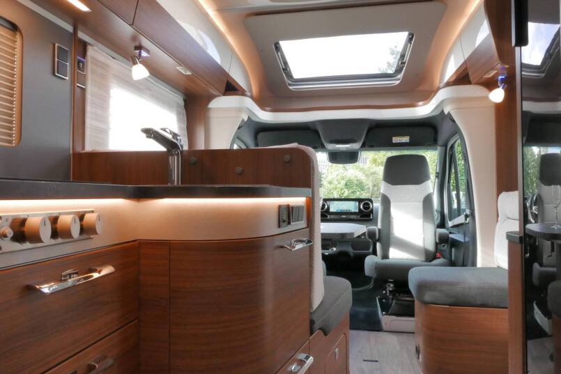 Hymer BMC-T 680 lage bedden 9G AUTOMAAT 177 pk, AL-KO Maxi 51