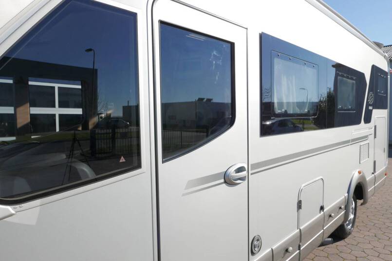 Knaus SunLiner 700 LG élégance zilver, grote garage, vol optie 16