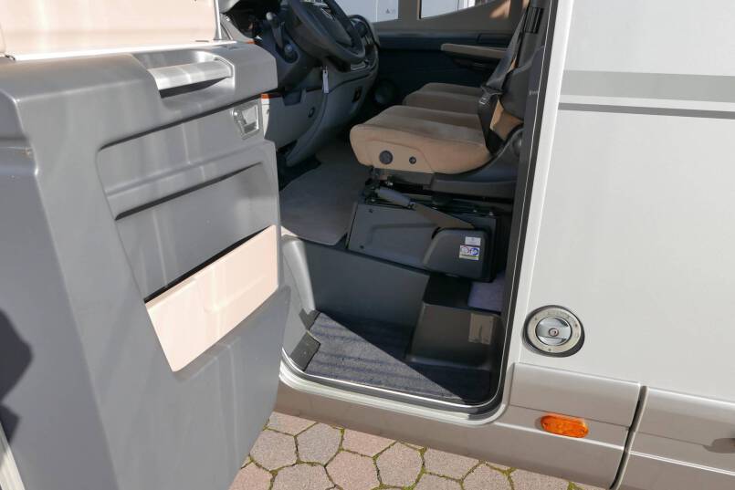 Knaus SunLiner 700 LG élégance zilver, grote garage, vol optie 17