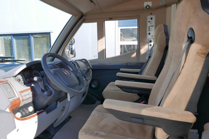 Knaus SunLiner 700 LG élégance zilver, grote garage, vol optie 18