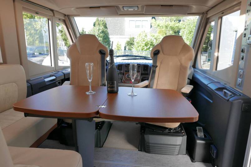 Knaus SunLiner 700 LG élégance zilver, grote garage, vol optie 23