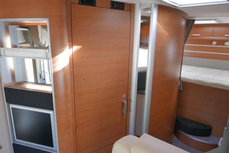 Knaus SunLiner 700 LG élégance zilver, grote garage, vol optie 31