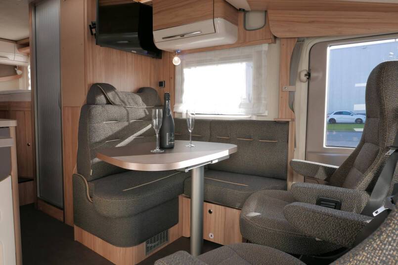 Hymer ML-I 570 60 Edition 7G AUTOMAAT, Crystal Zilver, 2 aparte bedden 26