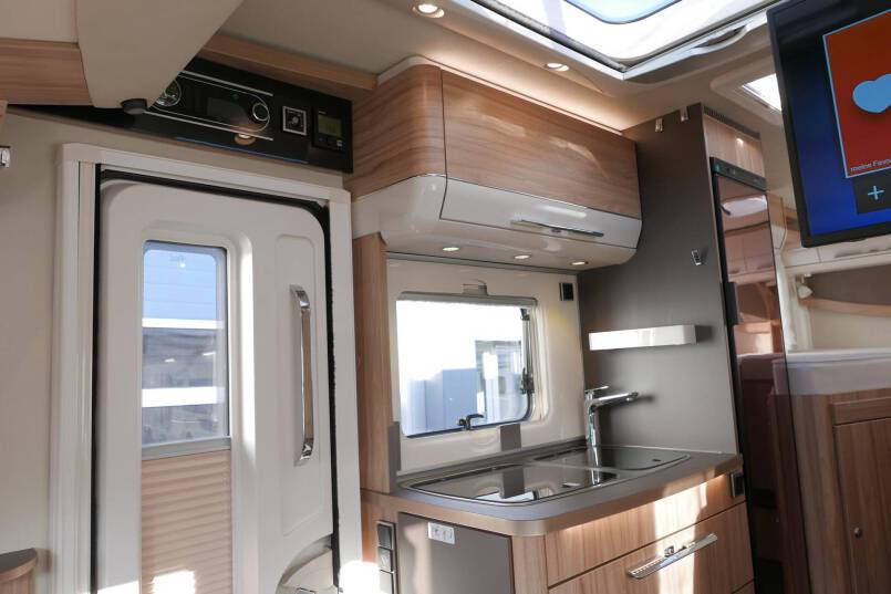 Hymer ML-I 570 60 Edition 7G AUTOMAAT, Crystal Zilver, 2 aparte bedden 30