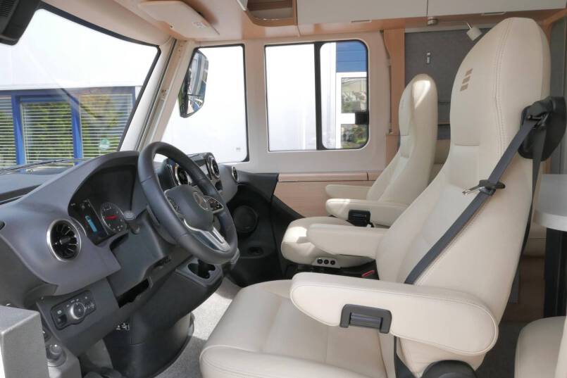 Hymer B ML-I 890 MasterLine 9G AUTOMAAT, levelsysteem, queensbed, bovenkastjes 20