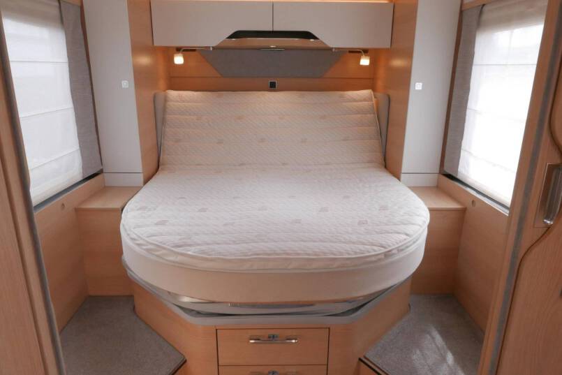 Hymer B ML-I 890 MasterLine 9G AUTOMAAT, levelsysteem, queensbed, bovenkastjes 50