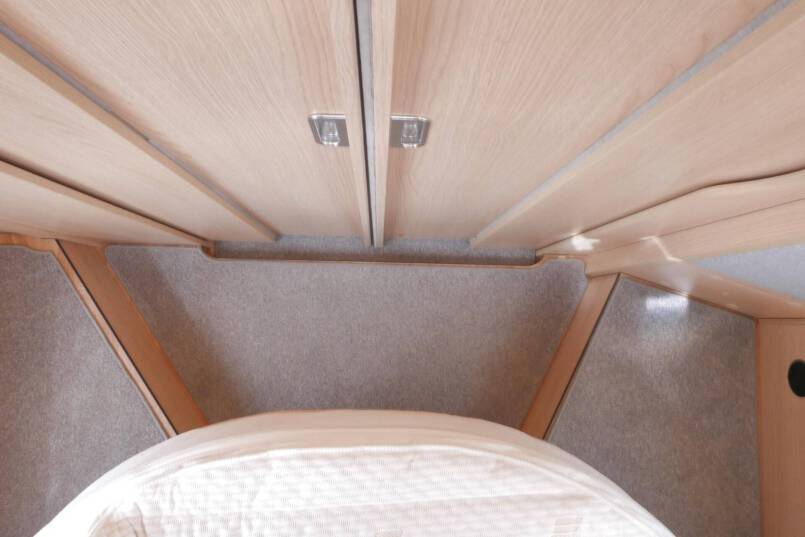 Hymer B ML-I 890 MasterLine 9G AUTOMAAT, levelsysteem, queensbed, bovenkastjes 53