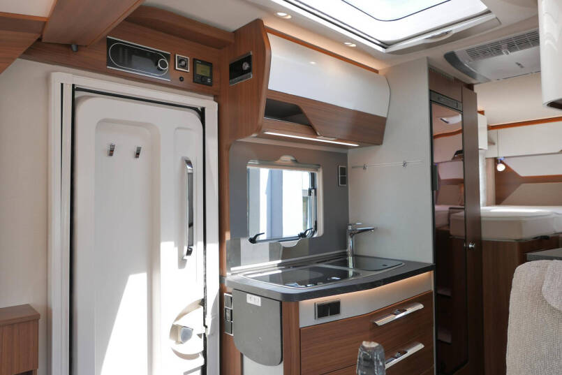 Hymer BMC-I 580 | Mercedes-Benz | 9G automaat | Enkele bedden | Levelsysteem | 30