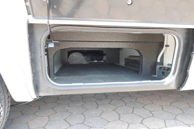 Hymer B 704 SL SupremeLine Crystal-zilver 9G AUTOMAAT, AL-DE verwarming, levelsysteem 16