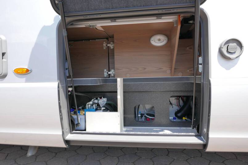 Hymer B 704 SL SupremeLine Crystal-zilver 9G AUTOMAAT, AL-DE verwarming, levelsysteem 18
