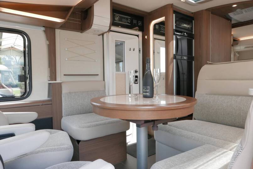 Hymer B 704 SL SupremeLine Crystal-zilver 9G AUTOMAAT, AL-DE verwarming, levelsysteem 32