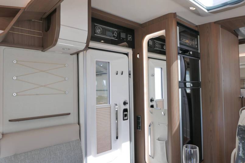 Hymer B 704 SL SupremeLine Crystal-zilver 9G AUTOMAAT, AL-DE verwarming, levelsysteem 37
