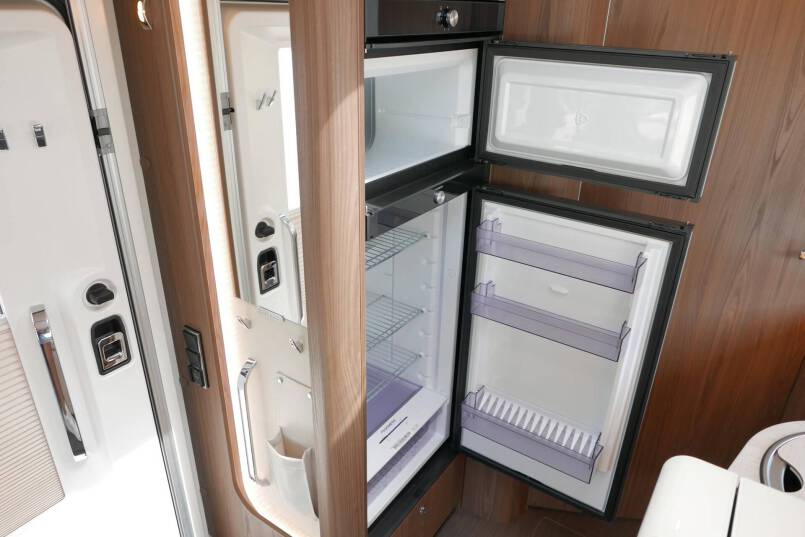 Hymer B 704 SL SupremeLine Crystal-zilver 9G AUTOMAAT, AL-DE verwarming, levelsysteem 39