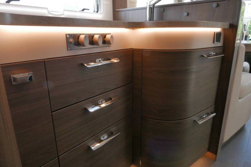 Hymer B 704 SL SupremeLine Crystal-zilver 9G AUTOMAAT, AL-DE verwarming, levelsysteem 43
