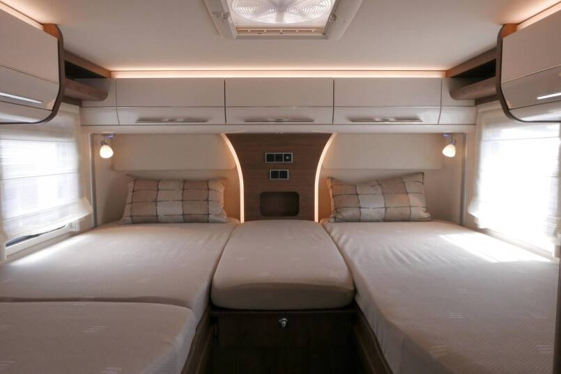 Hymer B 704 SL SupremeLine Crystal-zilver 9G AUTOMAAT, AL-DE verwarming, levelsysteem 45