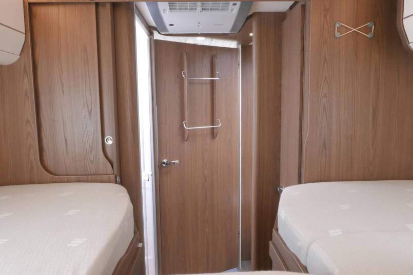 Hymer B 704 SL SupremeLine Crystal-zilver 9G AUTOMAAT, AL-DE verwarming, levelsysteem 49